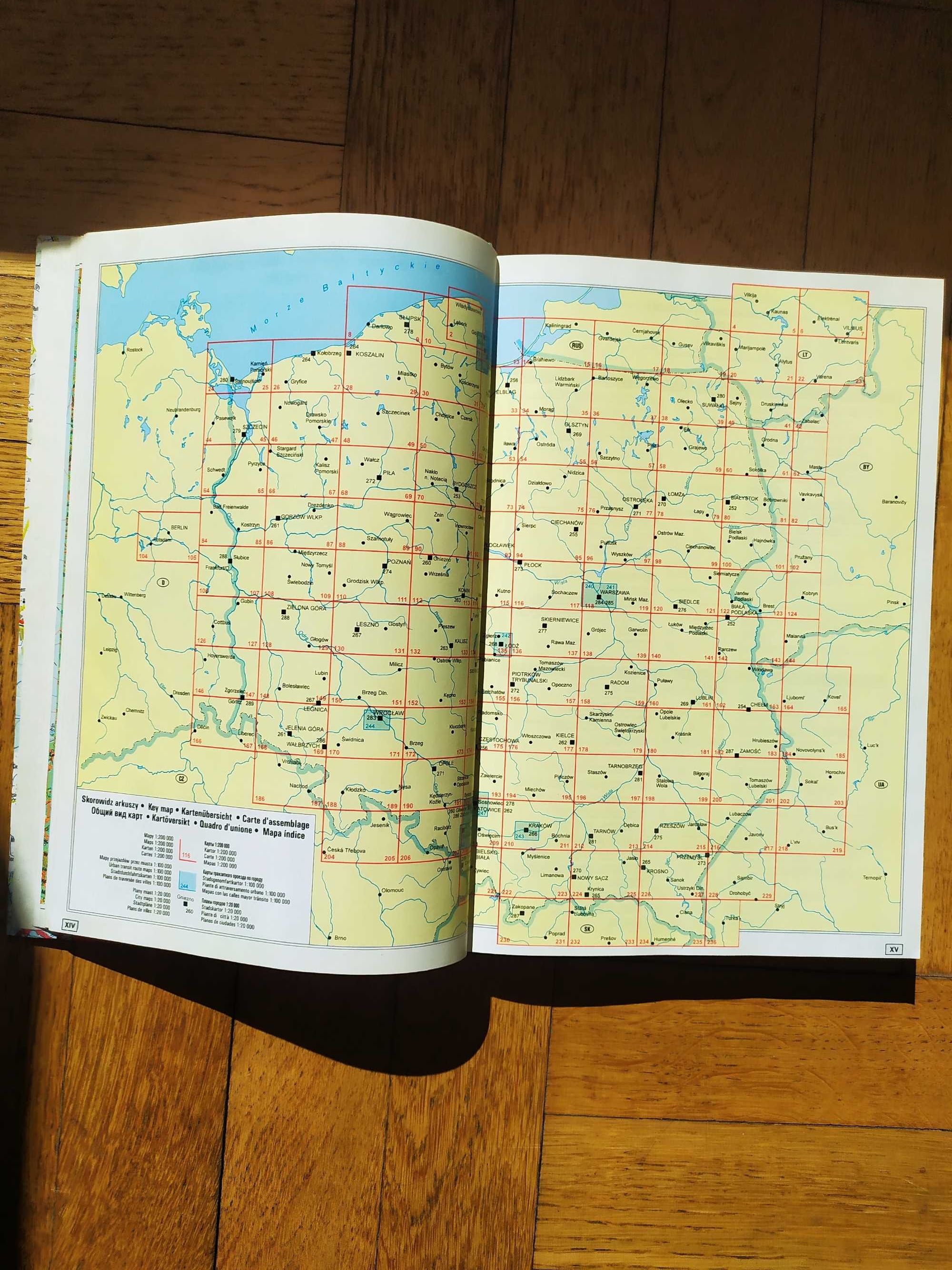 Atlas drogowy Polska skala 1:200 000 stan idealny
