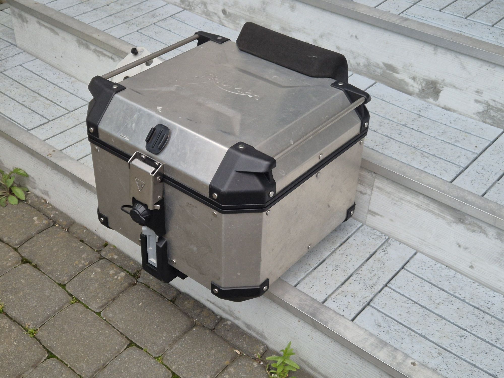 Kufer centralny z płytą Triumph 1200 23r. top case