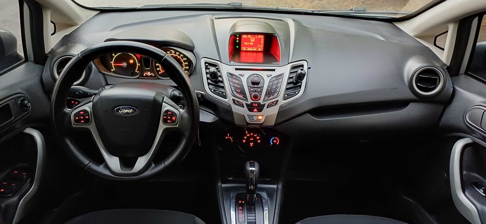 Ford Fiesta 1.6 Автомат 2011 року в гарному стані
