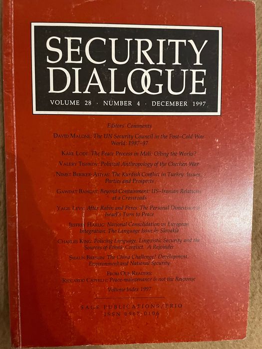 Dwa czasopisma Security Dialogue w języku angielskim