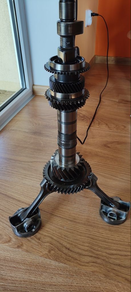 Lampa stojąca z metalu loft industrial