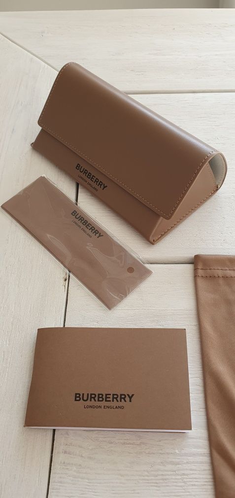 Etui na okulary pokrowiec burberry jak mała torebka case sunglasses