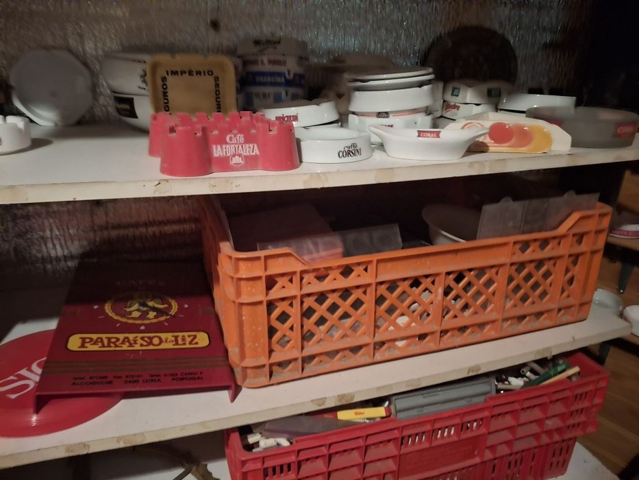 Caixas de fósforos, isqueiros, cinzeiros