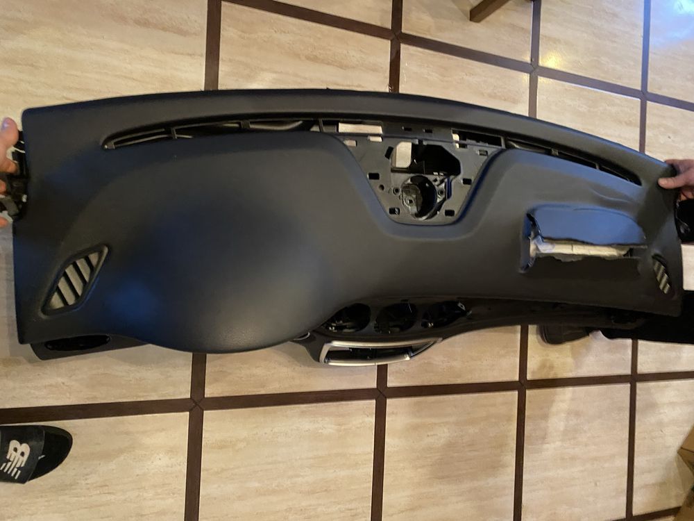 Konsola kokpit poduszki pasy  wystrzelone komplet Mercedes CLA117