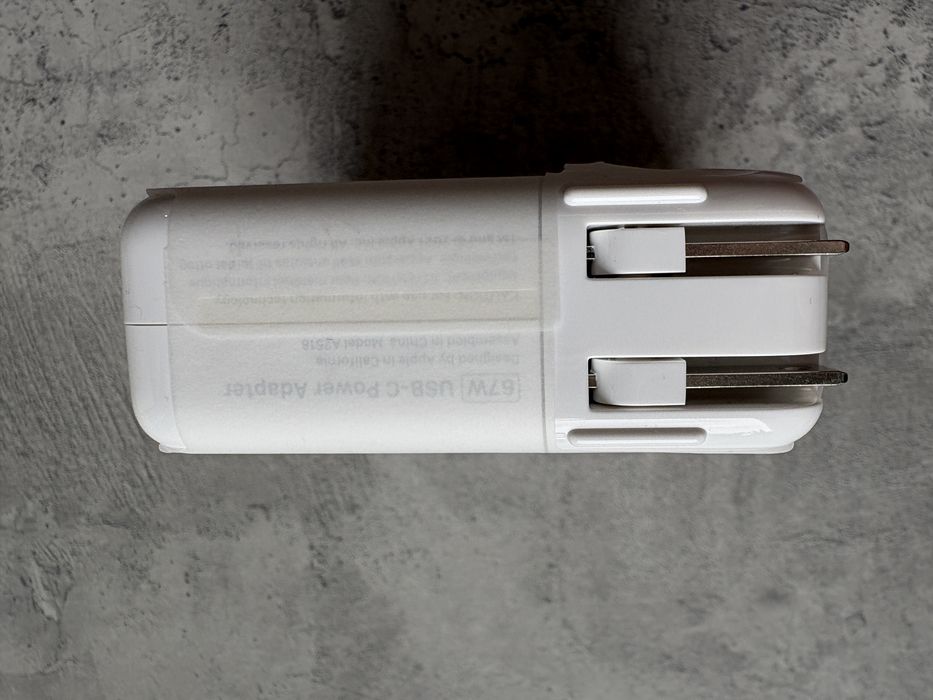 Продам блок живлення MacBook 67w оригінал новий