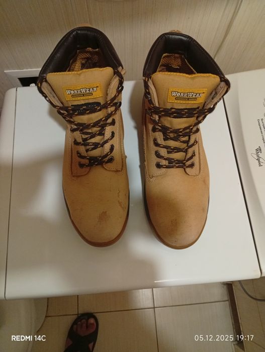 Черевики з якісного товстого набуку, з гарним протектором!