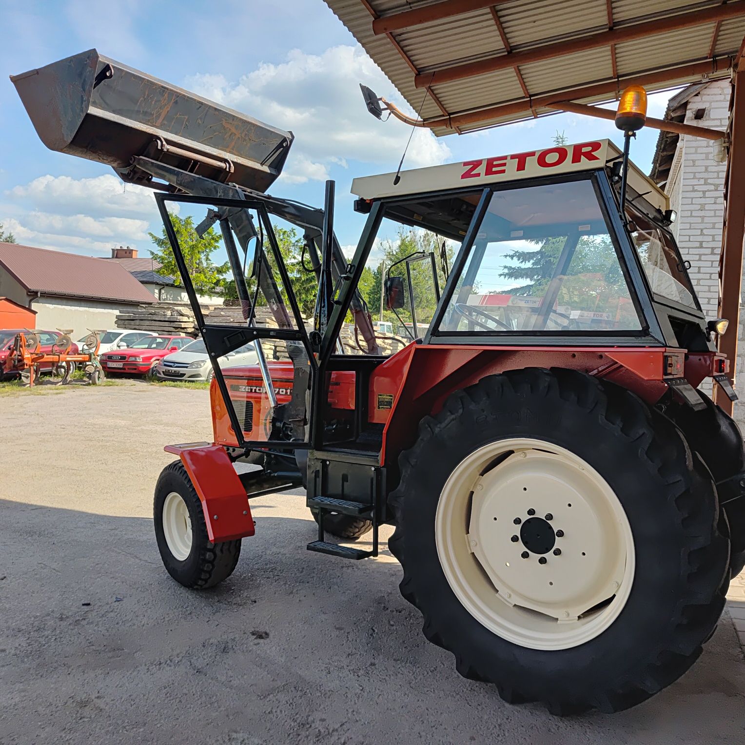 Zetor 7011 z ładowaczem Szwecjia