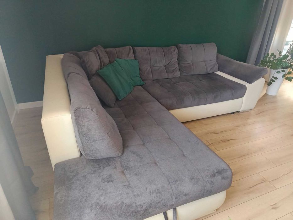 Sprzedam kanapę  rozkładana o  wymiarach 218x269cm.