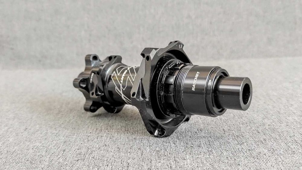 Задняя втулка Giant (DT Swiss 350 Road Disc), 24 отв.