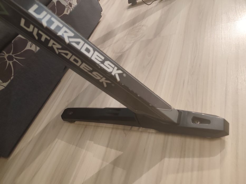 Biurko ultradesk dla graczy gamingowe podświetlenia
