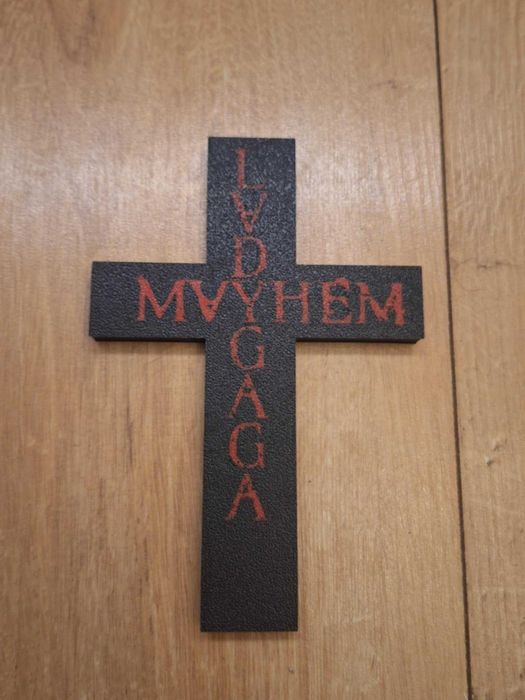 Lady Gaga ozdoba krzyżyk z albumu Mayhem