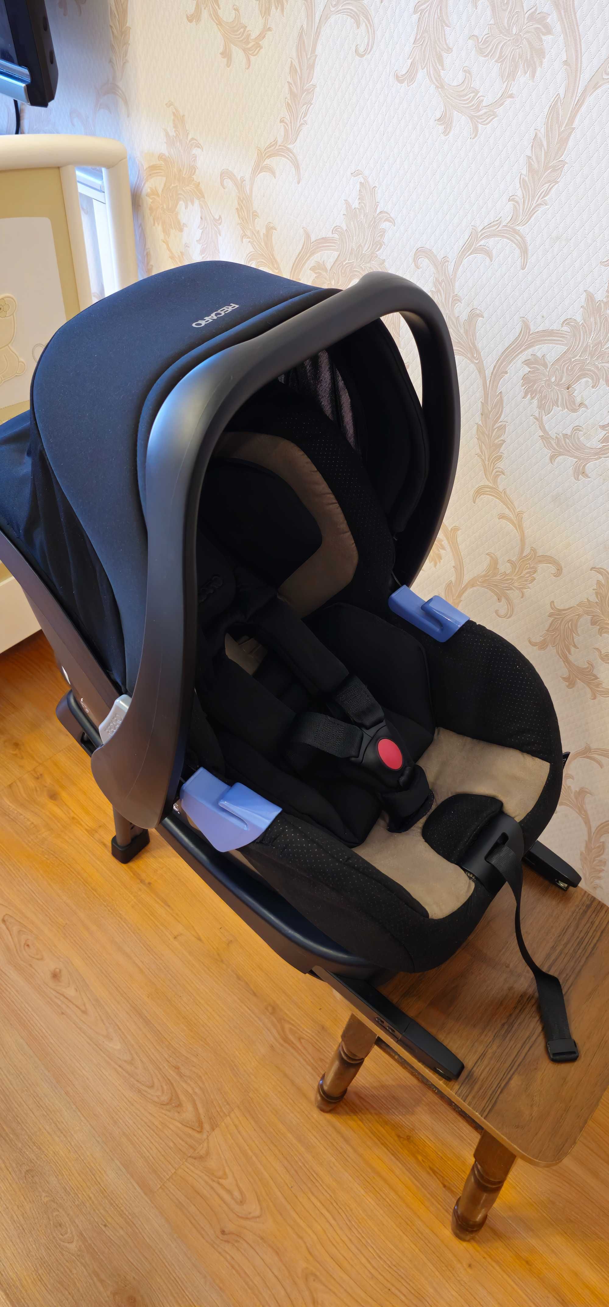 Автокрісло - переноска з базою (Recaro Privia + база ISOFIX)