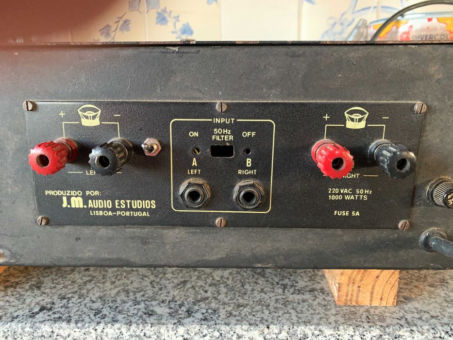 Aplificador antigo para reparar (JM Audio Estúdios)