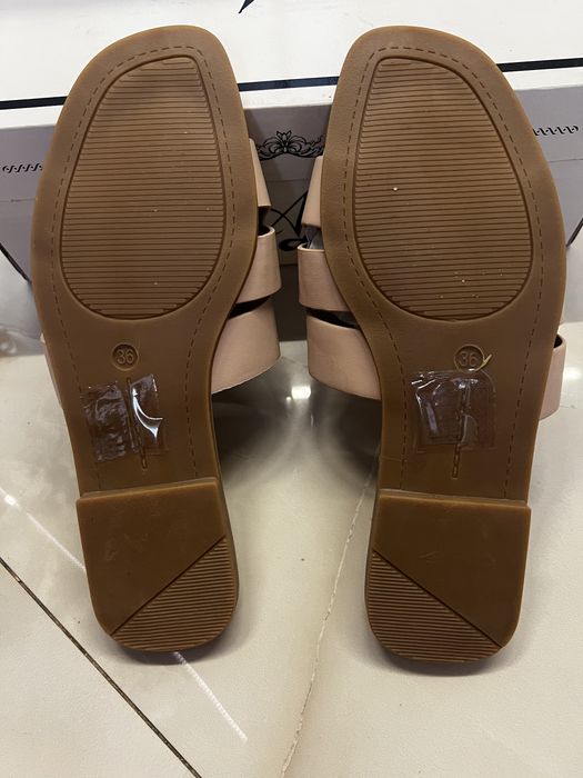 Молочні шльопанці 35р