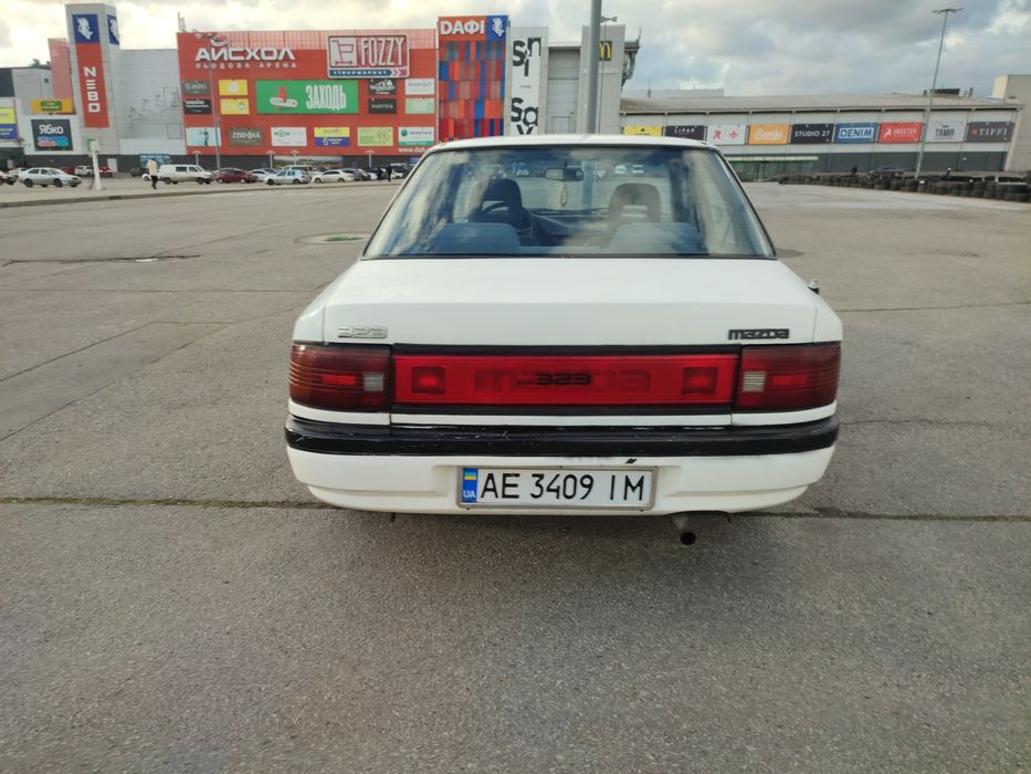 Мазда 323, 1990 год, 1.6, автомат
