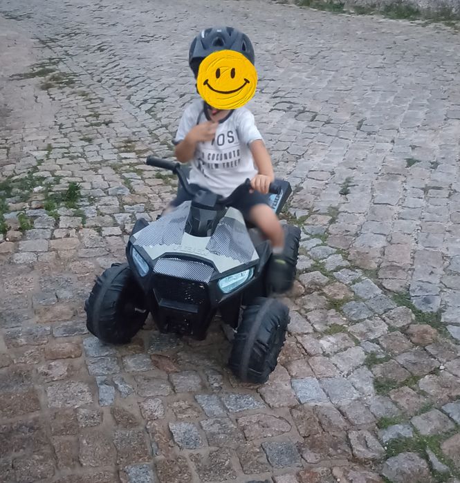 Moto 4 para criança