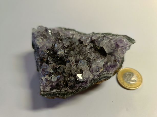 Naturalny kamień Ametyst w formie krystalicznej bryły skałki nr E