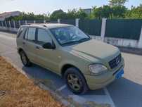 Vendo jipe Mercedes ML 270 CDI em bom estado