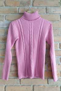 Różowy sweter golf w warkoczowy splot M