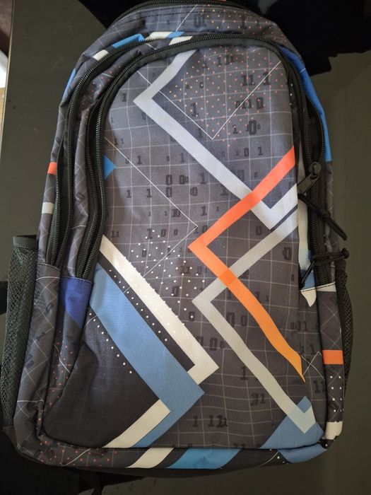 Mochila Note nova com costas almofadadas . 3 bolsas mais interiores
