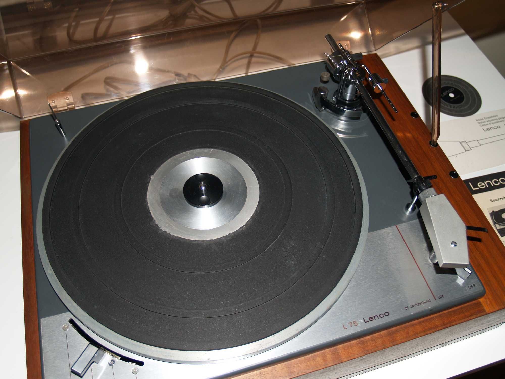 Gira-Discos LENCO L-75