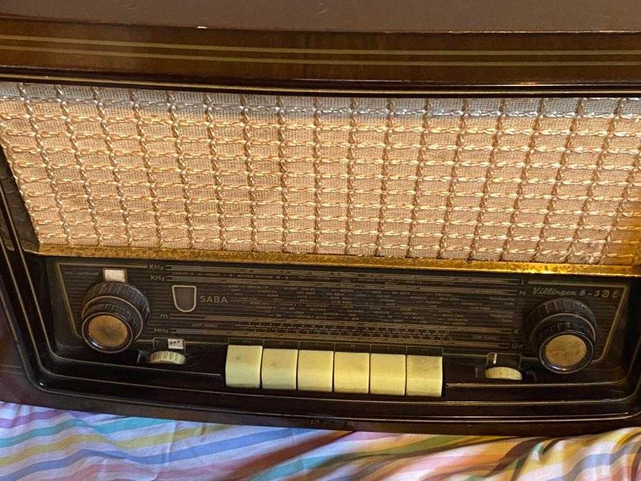 Radio SABA antigo em muito bom estado e a funcionar