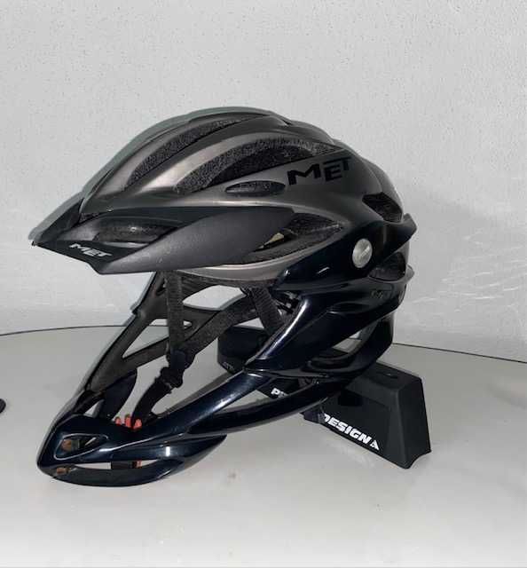 Capacete integral MET.