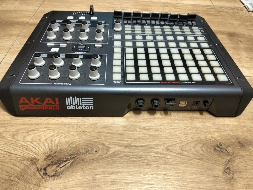 Akai APC 40 kultowy kontroler MIDI
