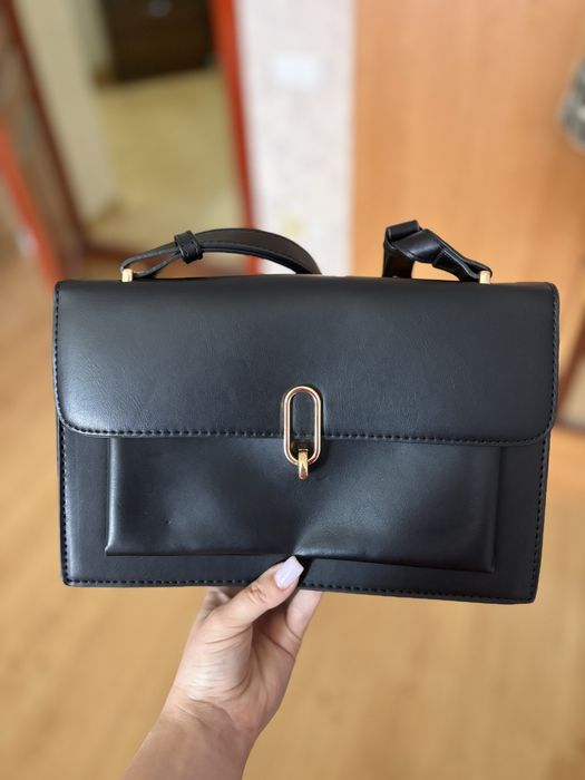 Сумка чорна з ремінцем