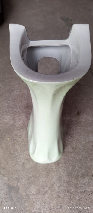 Стійка, ніжка до раковини-тюльпана в ванну.