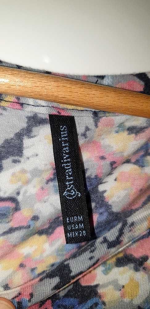 Koszulka t-shirt damski w kwiaty Stradivarius r.M