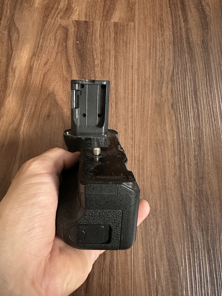 Neewer Battery Grip (Sony A7RIII / A7III / A9)