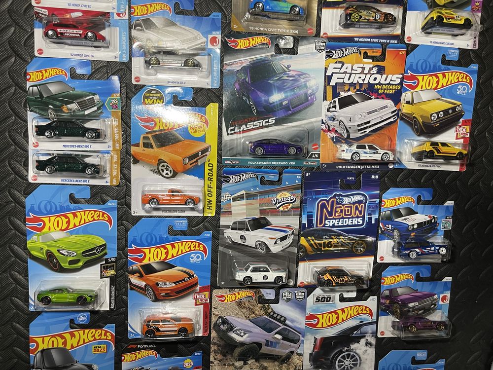Продам модели Hot wheels Mercedes Audi Honda BMW Volkswagen Tesla