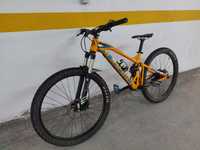 Bicicleta enduro mondraker