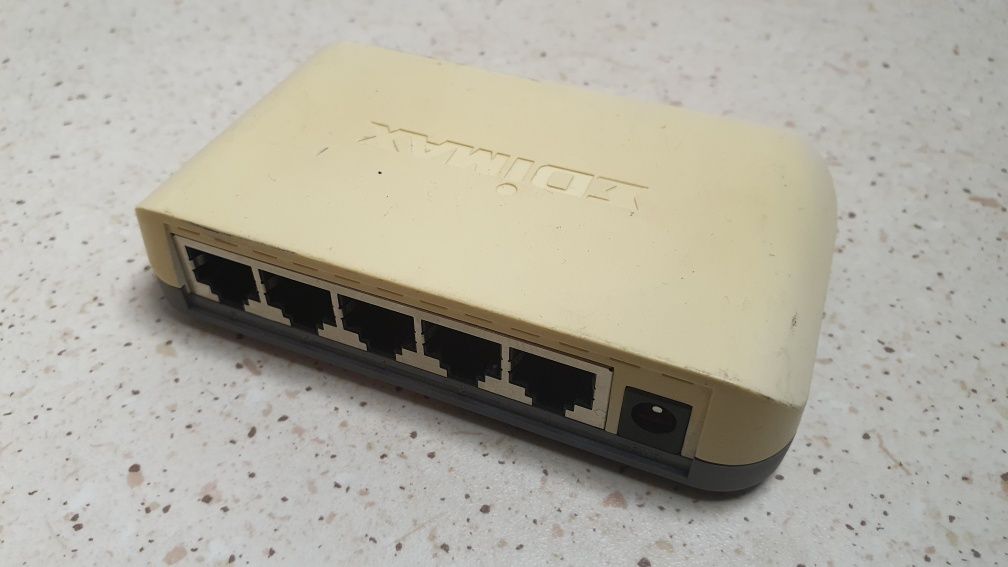 Switch sieciowy Edimax 5-cio portowy / pożółkły bez zasilacza