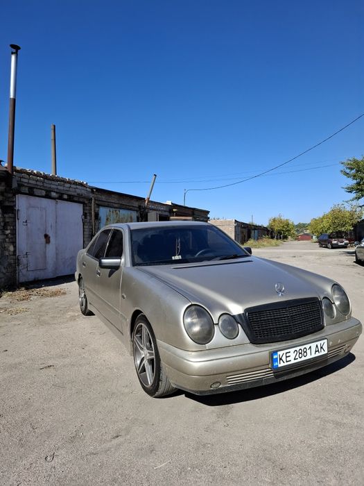 Продам мерсика 210