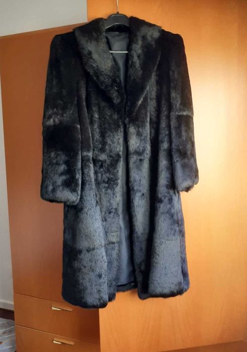 Casaco longo de pelo genuíno de coelho, preto. Como  novo. Made in PT