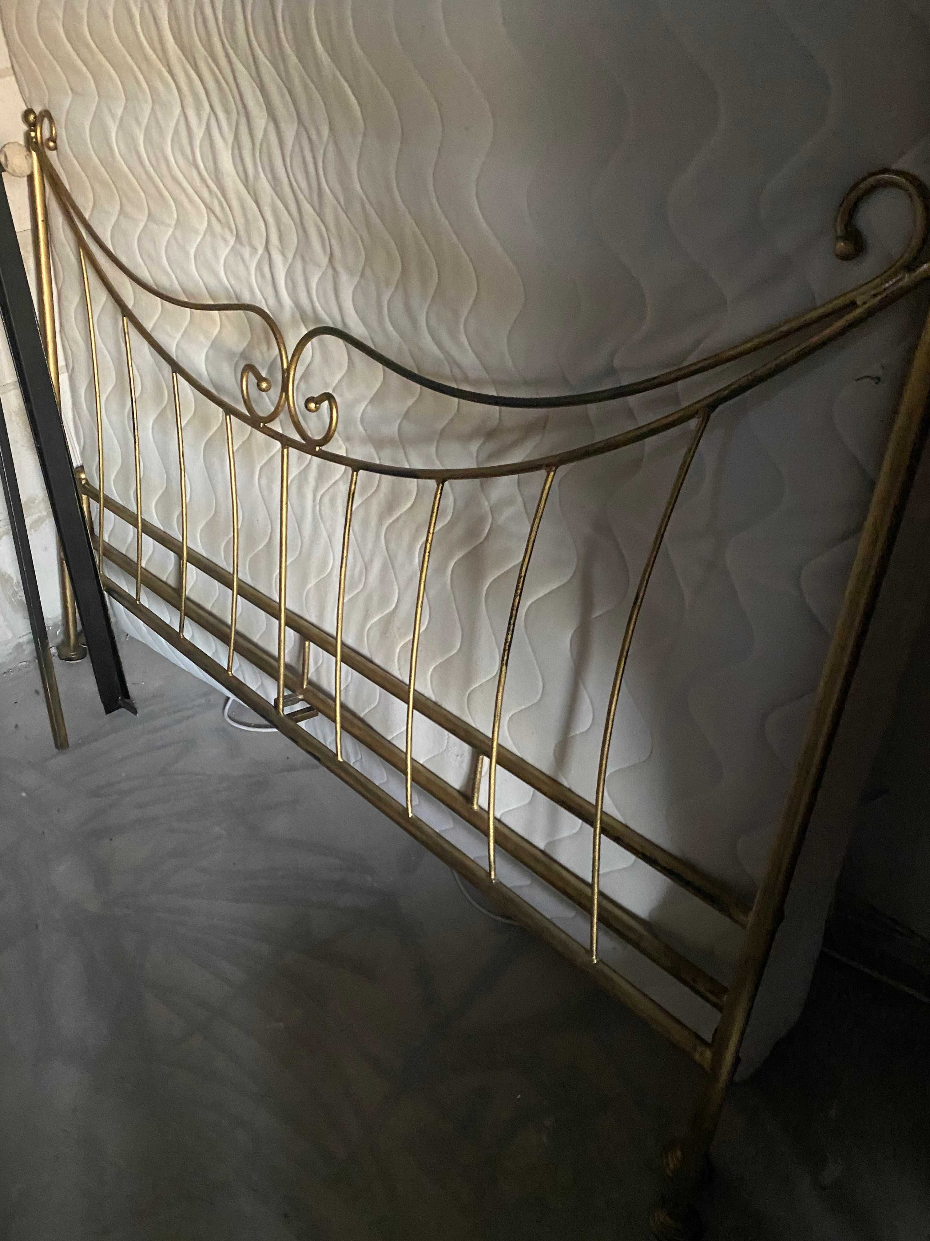 Metalowe złote łóżko 160x200 z materacem
