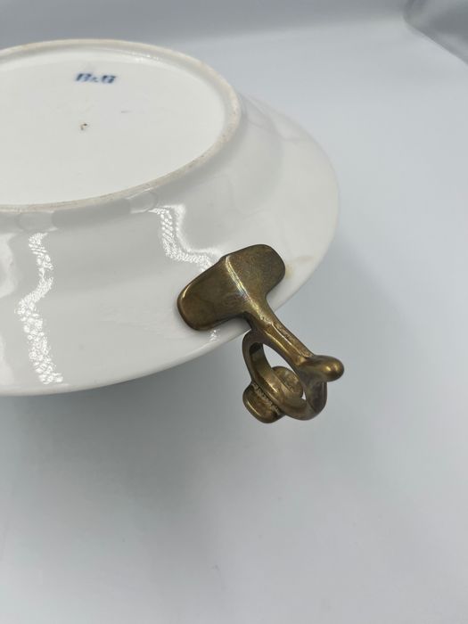 Porcelanowy kaganek zdobiony