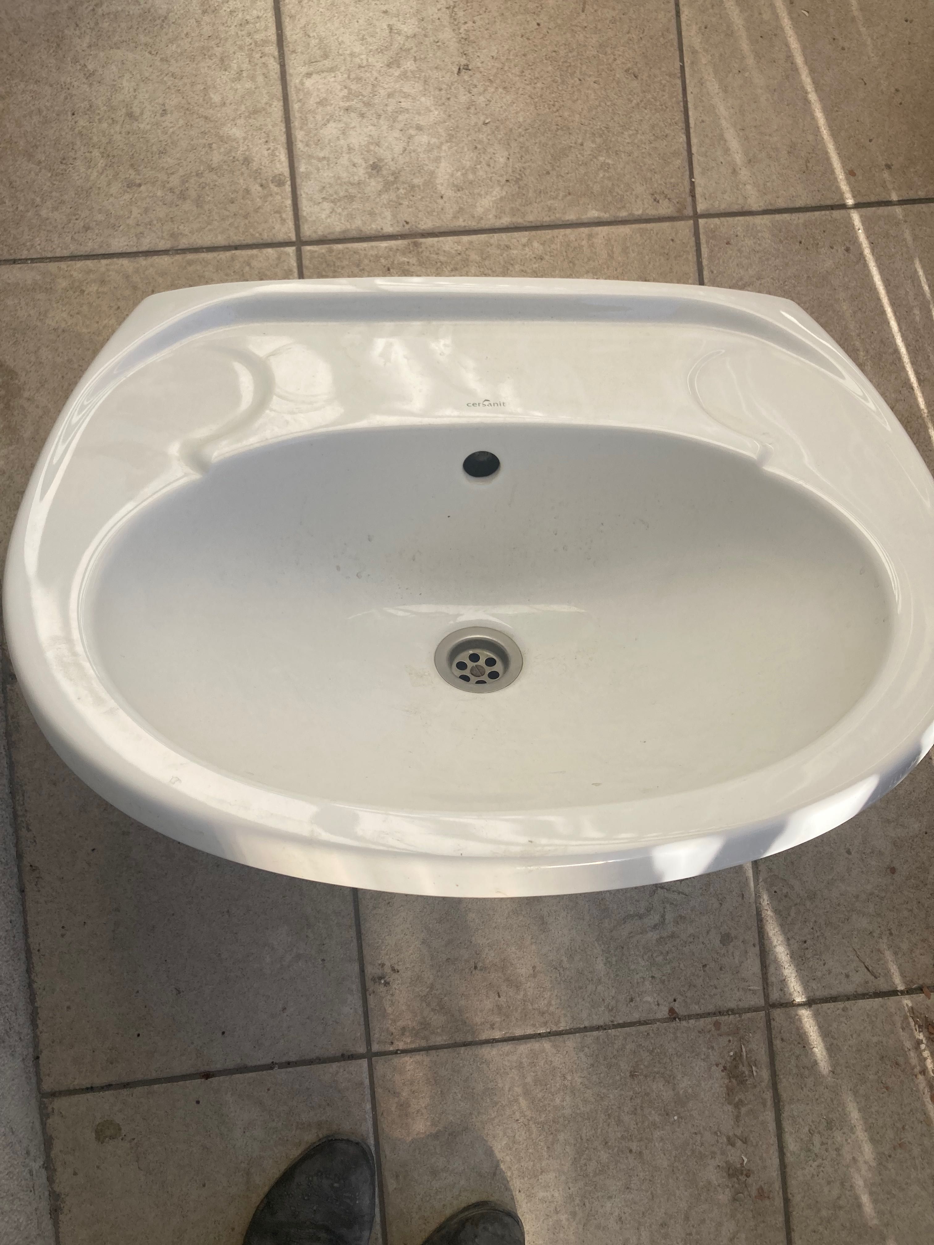 Umywalka Cersanit porcelanowa
