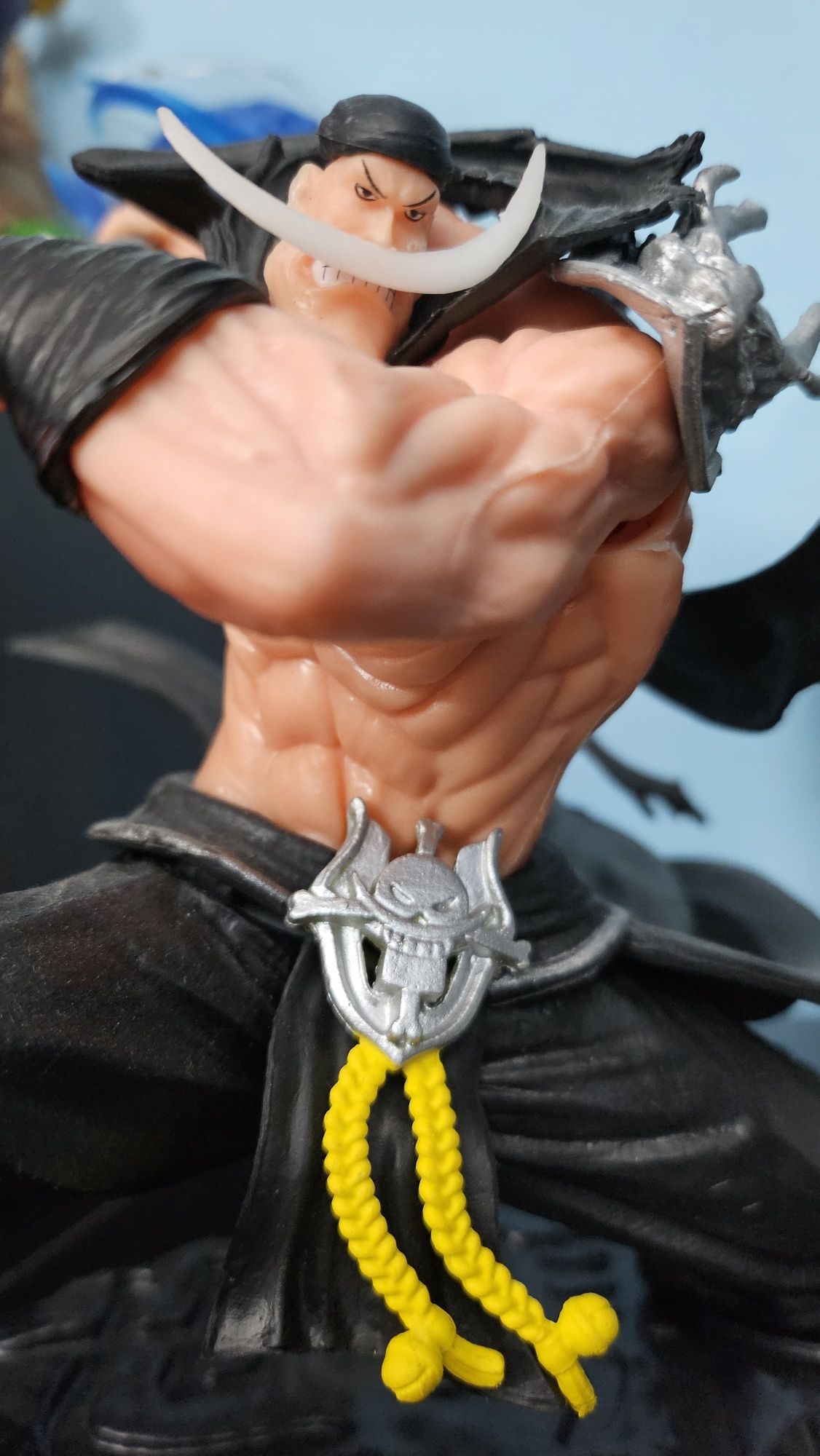 Anime One Piece Barba Branca 25cm novo sem caixa com luzes