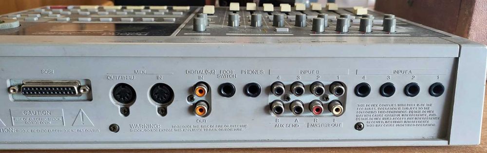 Цифрова студійна робоча станція Roland VS-880