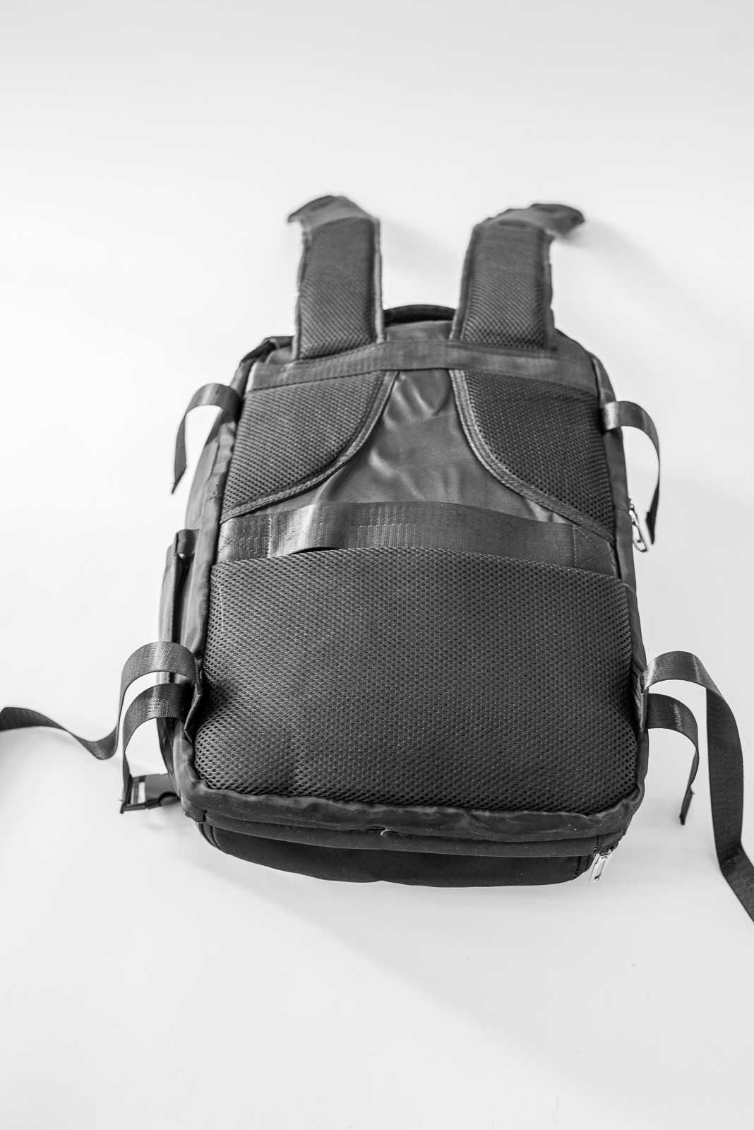 Czarny plecak podręczny 35L do samolotu – 46x30x20 cm, kabinowy