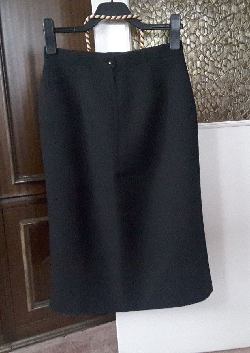 Czarna spódnica klasyczna midi , rozmiar S M