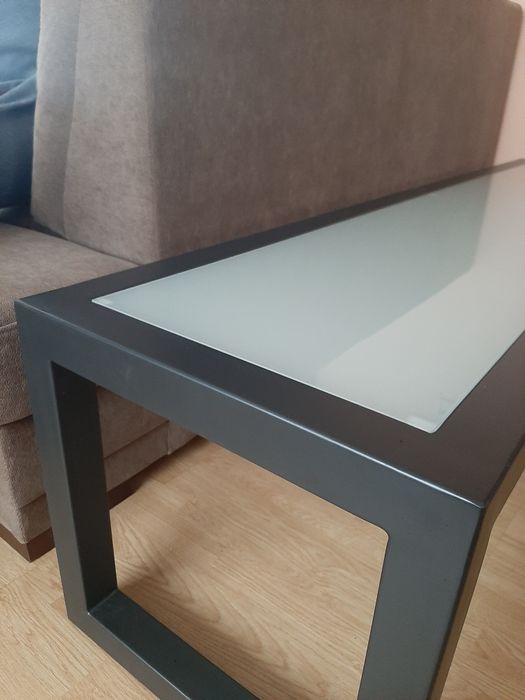 Nowy stolik metalowy ze szkłem