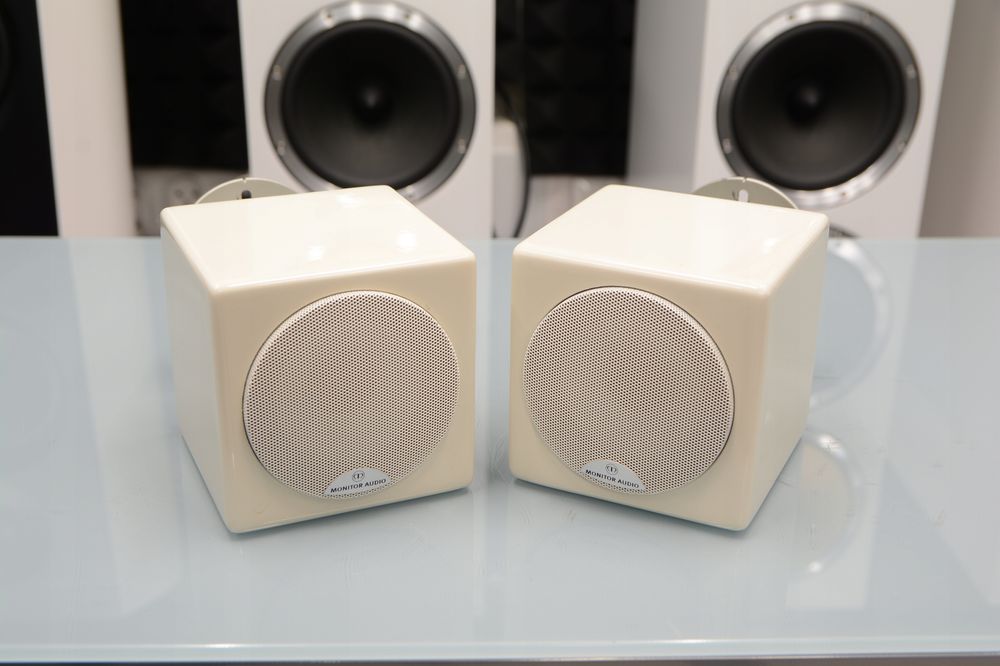 kolumny głośniki ścienne surround Monitor Audio Radius 45 do Atmos