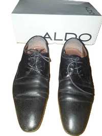 Sapatos pretos em pele Aldo