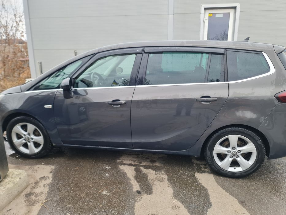 Opel Zafira c 2014 1.6b 8000$