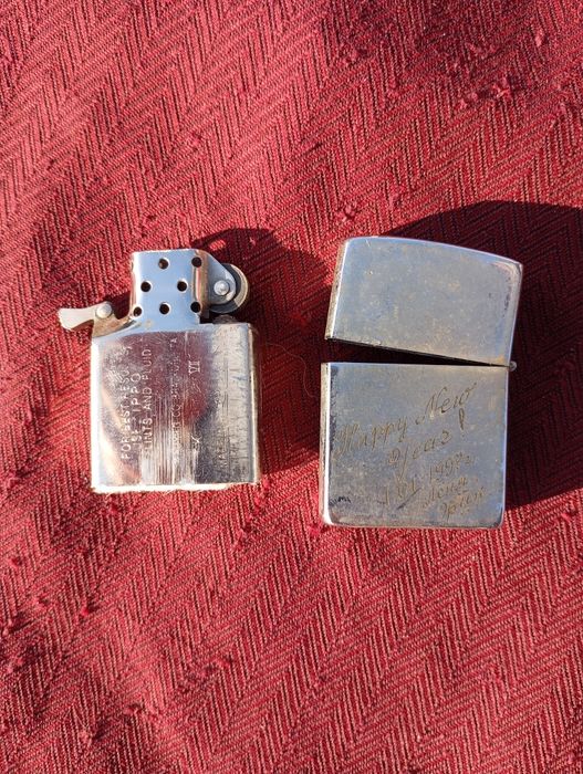 Старинная зажигалка бензиновая
