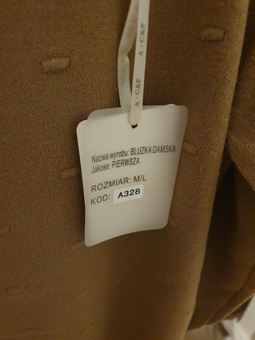 Cienki beżowy sweter